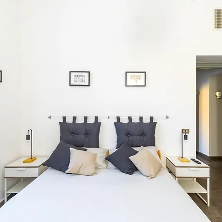 Hostly - Nicole Volturno- Full Center Apartment Rome