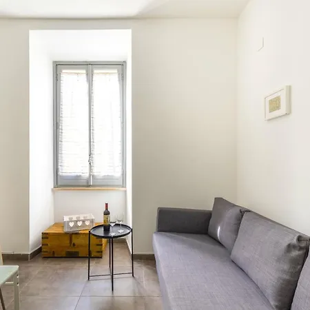 Hostly - Nicole Volturno- Full Center * Roma