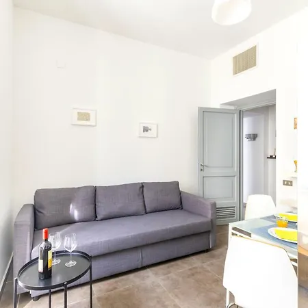 Hostly - Nicole Volturno- Full Center * Roma